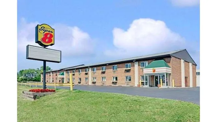 Super 8 by Wyndham Kenmore/Buffalo/Niagara Falls Area 4