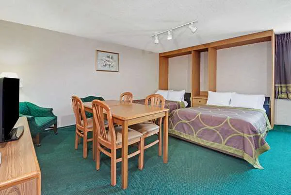 Super 8 by Wyndham Kenmore/Buffalo/Niagara Falls Area 4