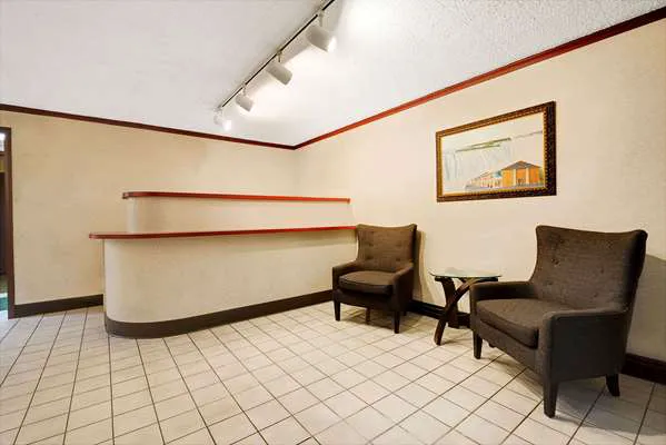 Super 8 by Wyndham Kenmore/Buffalo/Niagara Falls Area 4