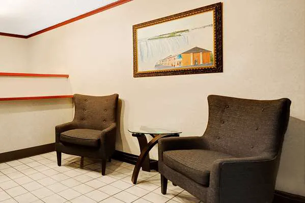 Super 8 by Wyndham Kenmore/Buffalo/Niagara Falls Area 4