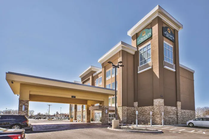 La Quinta Inn & Suites by Wyndham Niagara Falls 4