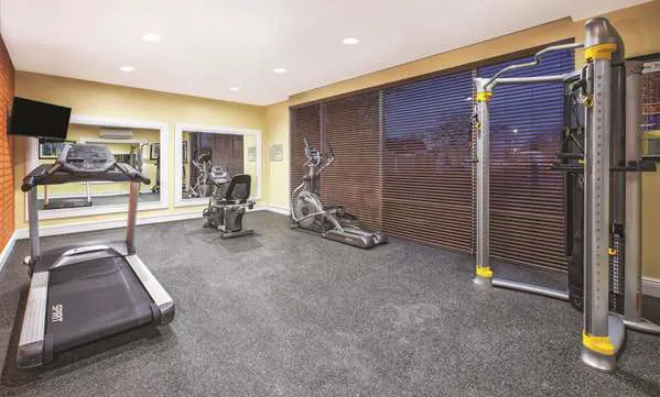 La Quinta Inn & Suites by Wyndham Niagara Falls 4
