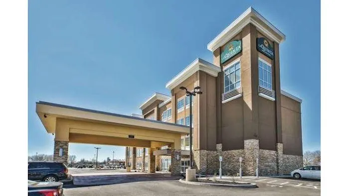 La Quinta Inn & Suites by Wyndham Niagara Falls 4