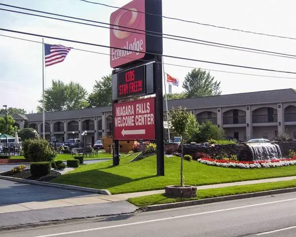 Econo Lodge at the Falls North 4