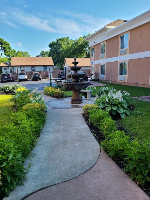 Aashram Motel by Niagara River 4