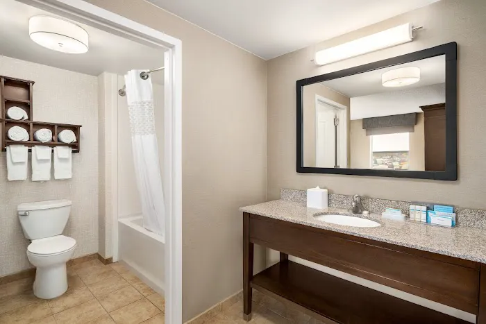 Hampton Inn & Suites Exeter 5