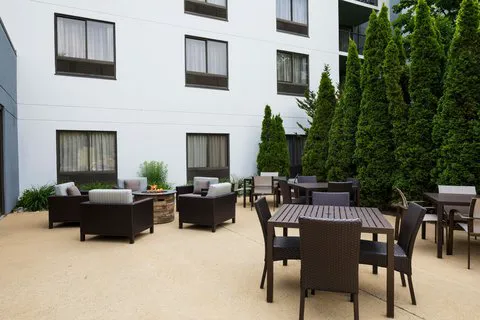 Courtyard Portsmouth 4