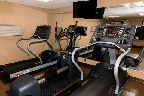 Howard Johnson Express Inn by Wyndham Portsmouth 4