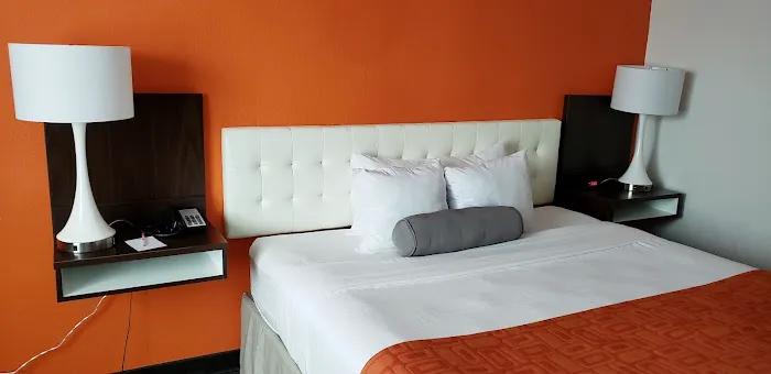 Howard Johnson Express Inn by Wyndham Portsmouth 4