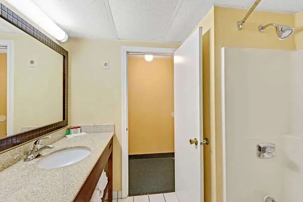 Ramada by Wyndham Kittery 5