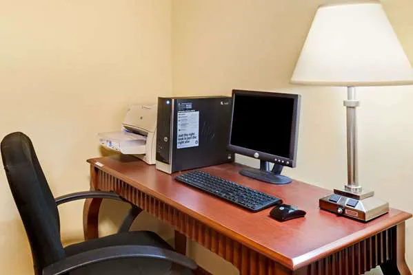 Ramada by Wyndham Kittery 5