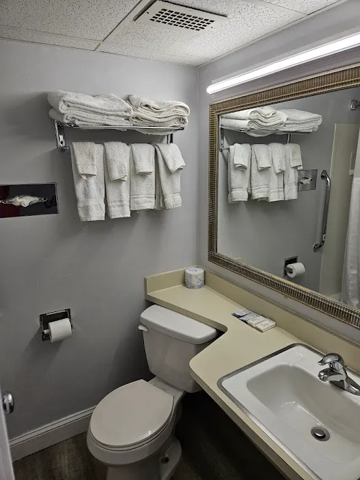 Center Street Value Inn 4