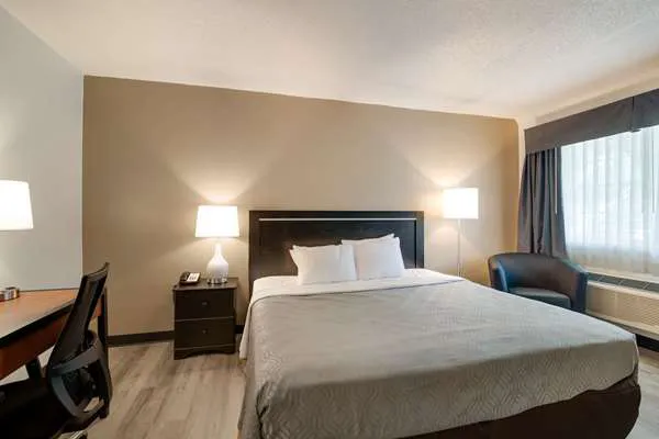 Econo Lodge 4