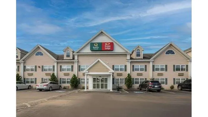 Quality Inn & Suites 4