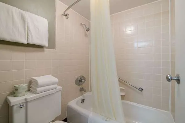Quality Inn & Suites 4