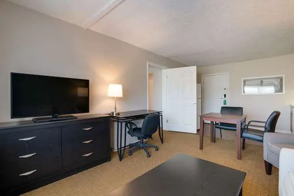 Quality Inn & Suites 4