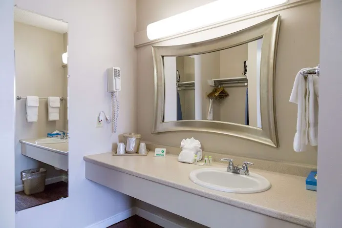 Quality Inn & Suites 4