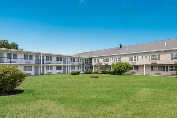 Quality Inn & Suites 4