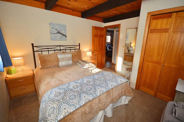 Twin Pines Chalet 4