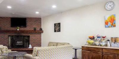 Econo Lodge Lakes Region