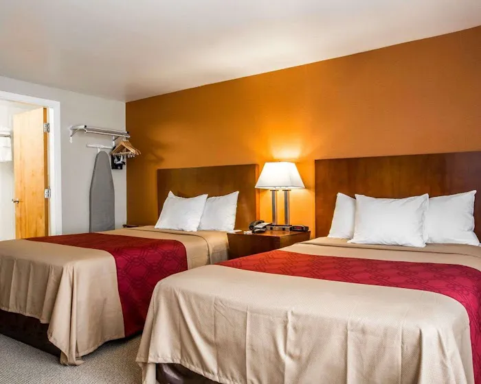 Econo Lodge Lakes Region 5
