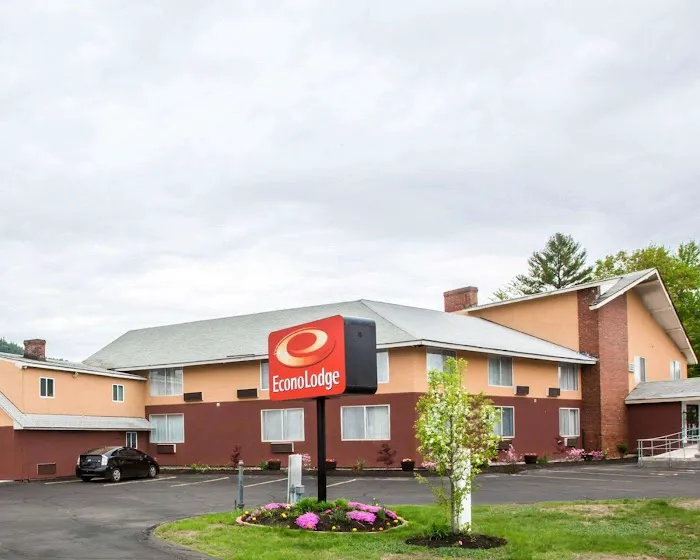 Econo Lodge Lakes Region 5