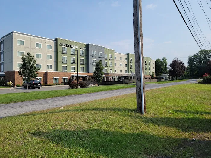 Courtyard Albany Clifton Park 3