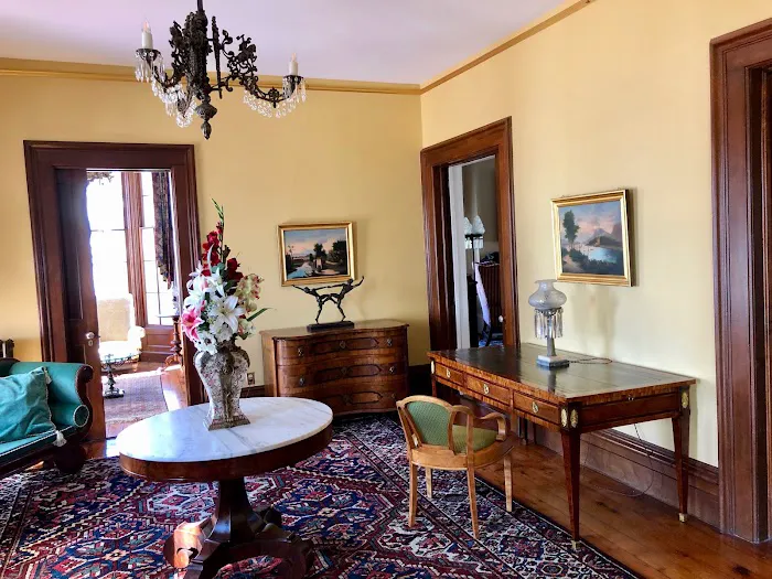Oakcliff Bed and Breakfast 4
