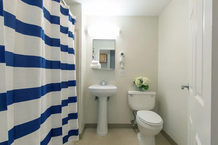 Winthrop Beach Inn and Suites 4