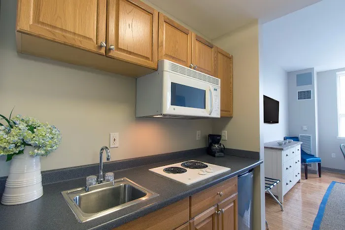Winthrop Beach Inn and Suites 4