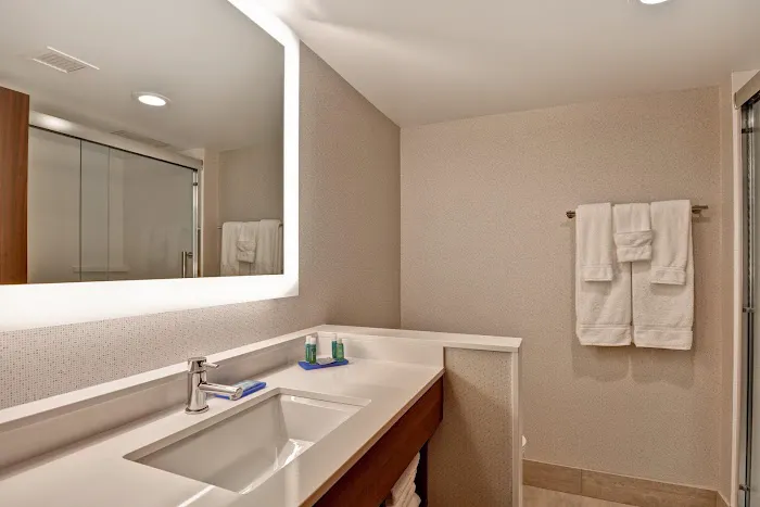Holiday Inn Express Boston by IHG 5