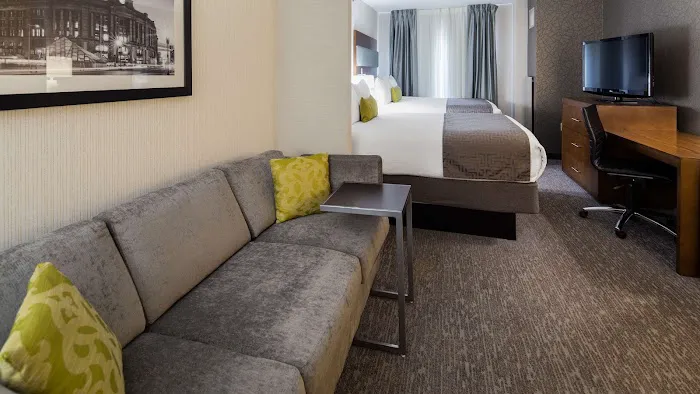 Best Western Plus Boston Hotel 5