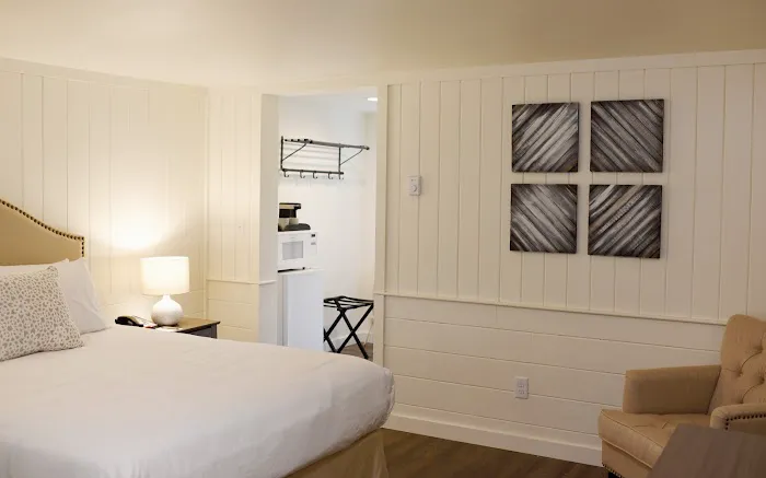 Sandwich Inn and Suites 5