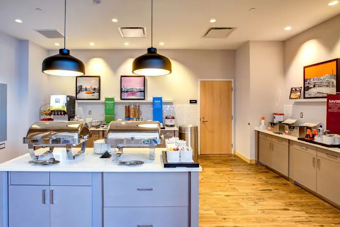 Hampton Inn and Suites Boston/Waltham 5