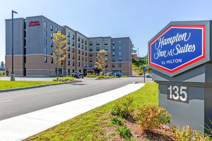 Hampton Inn and Suites Boston/Waltham 5