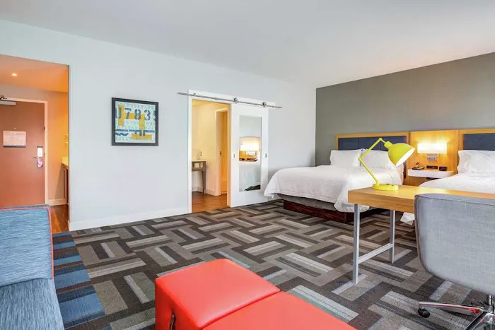 Hampton Inn and Suites Boston/Waltham 5