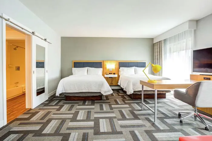 Hampton Inn and Suites Boston/Waltham 5