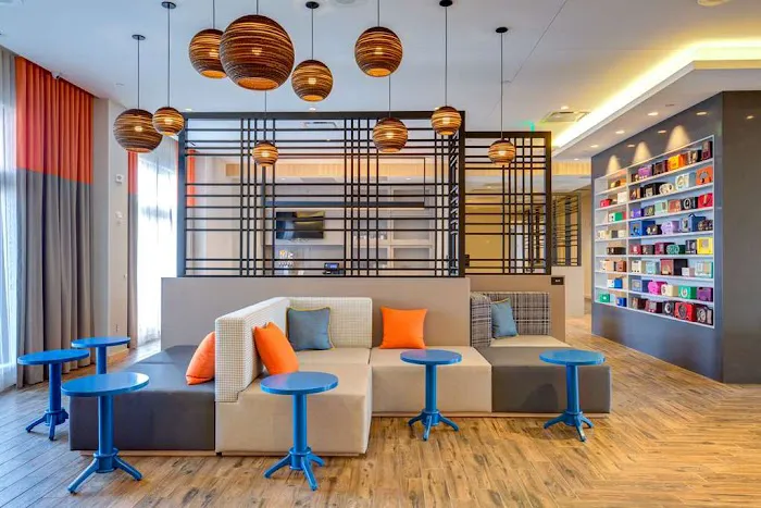 Hampton Inn and Suites Boston/Waltham 5