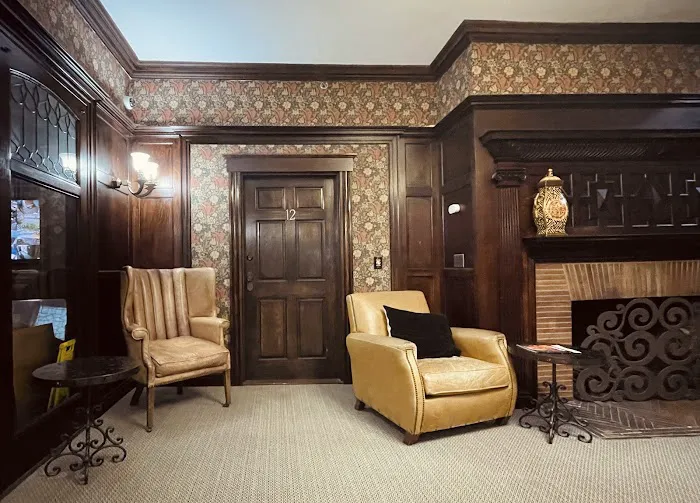 Longwood Inn 5