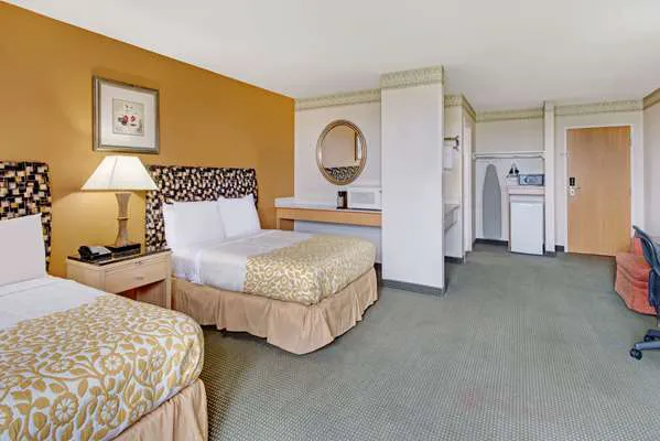 Days Hotel by Wyndham Methuen MA Conference Center 4