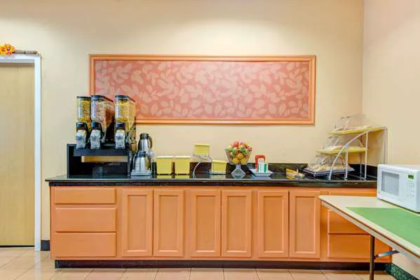 Days Hotel by Wyndham Methuen MA Conference Center 4