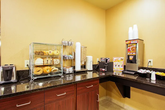 Cobblestone Inn & Suites - Corry 4