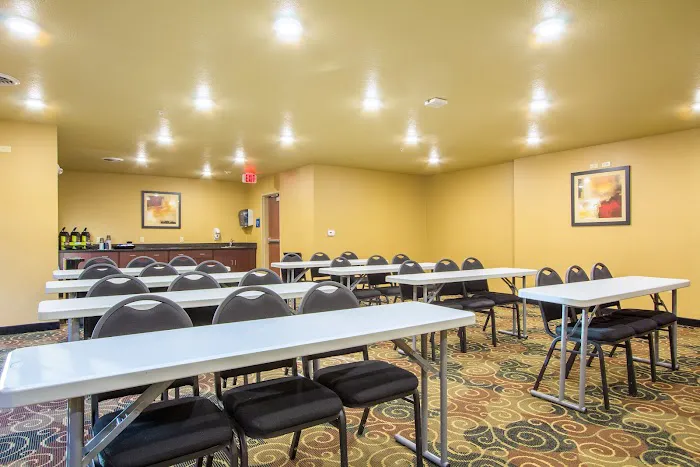 Cobblestone Inn & Suites - Corry 4
