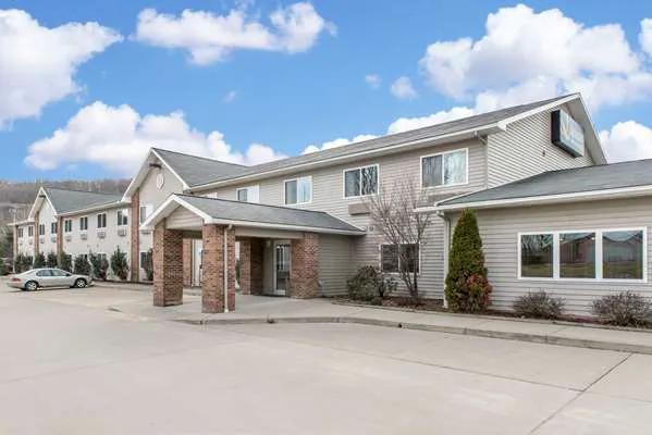 Quality Inn & Suites 4