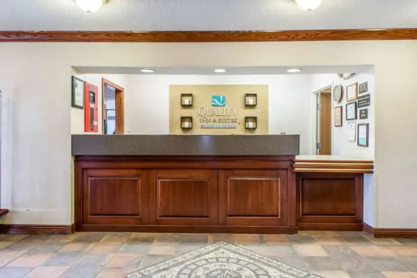 Quality Inn & Suites 4