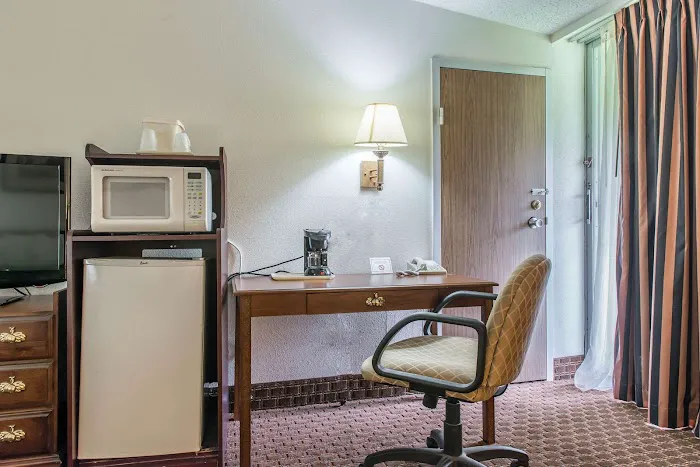 Rodeway Inn 4