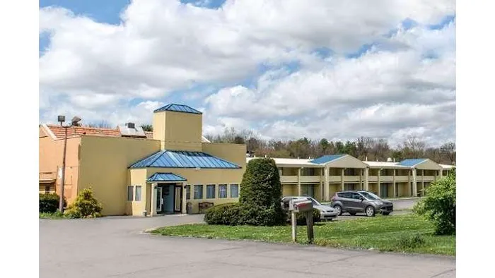 Rodeway Inn 4