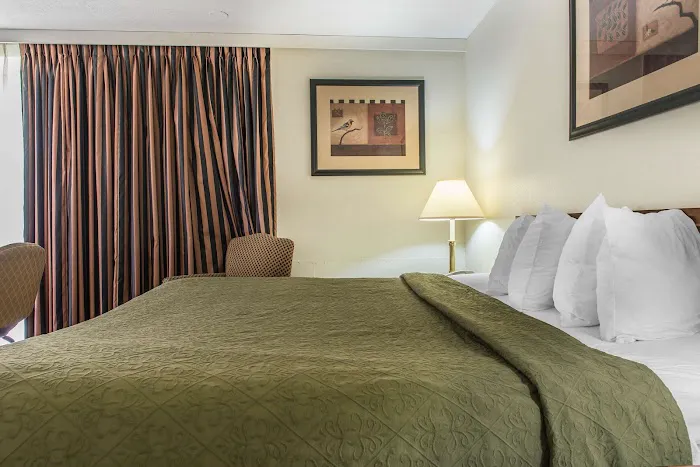 Rodeway Inn 4