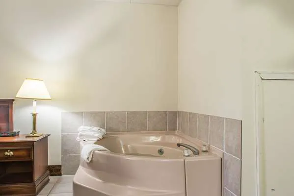 Rodeway Inn 4