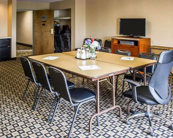 Quality Inn 4
